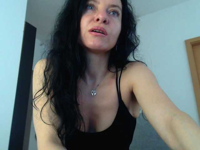 blueyesbaby live cam profile