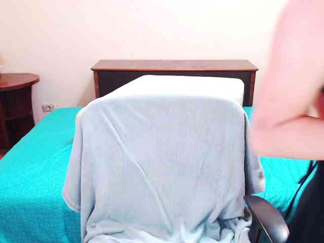 YourHotMery webcam