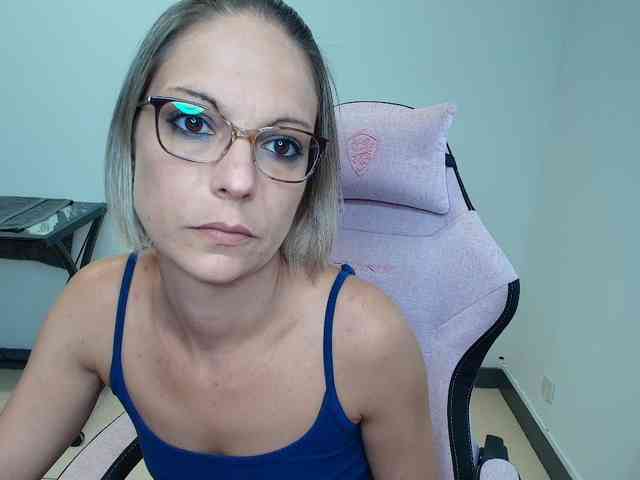 ErikaSexy1 webcam