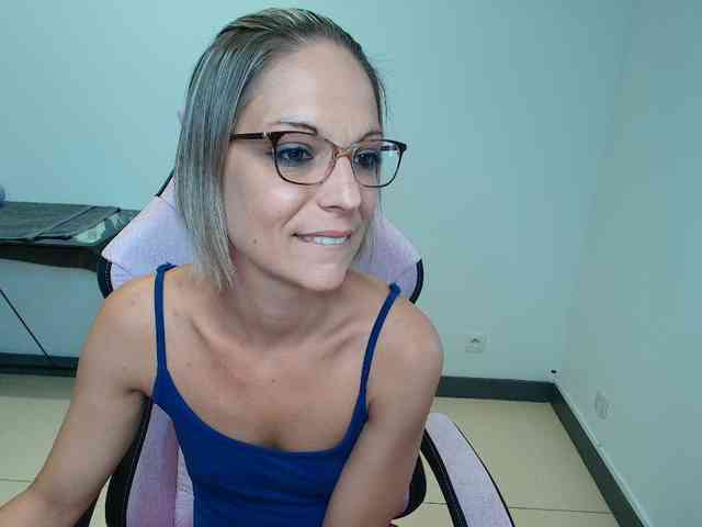 ErikaSexy1 webcam