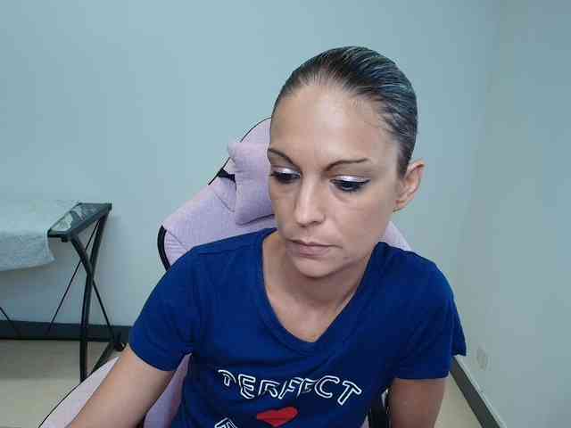 ErikaSexy1 webcam