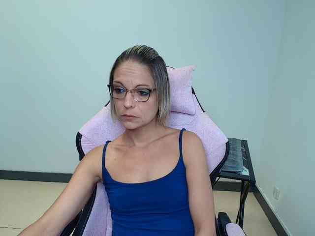 ErikaSexy1 webcam