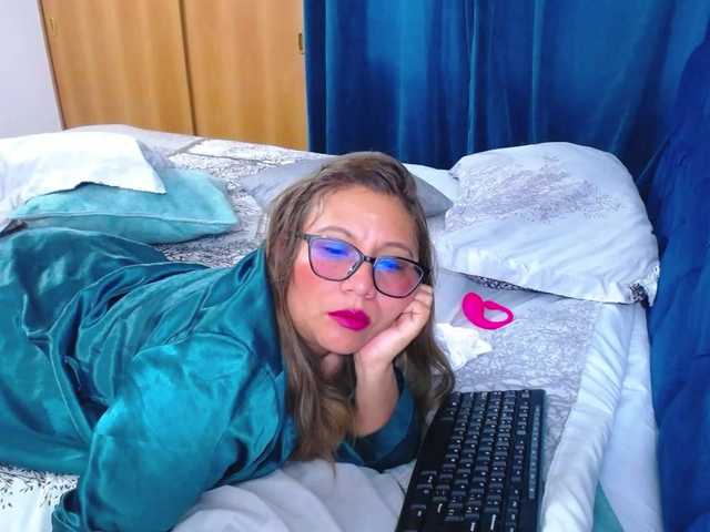 slutdirty's BongaCams show and profile