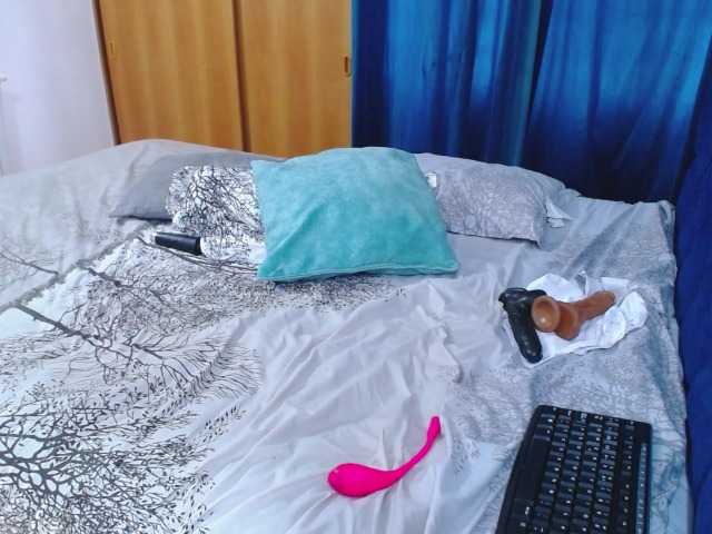 slutdirty's BongaCams show and profile