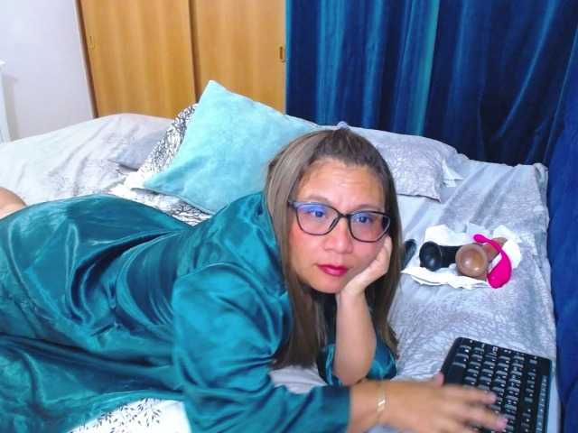 slutdirty's BongaCams show and profile