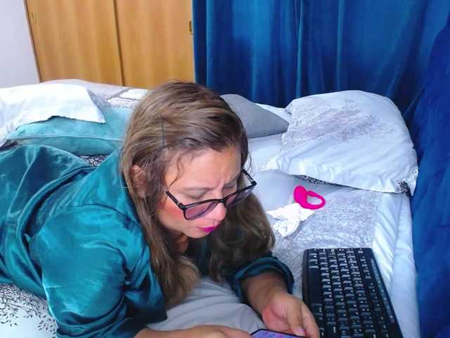 slutdirty's BongaCams show and profile