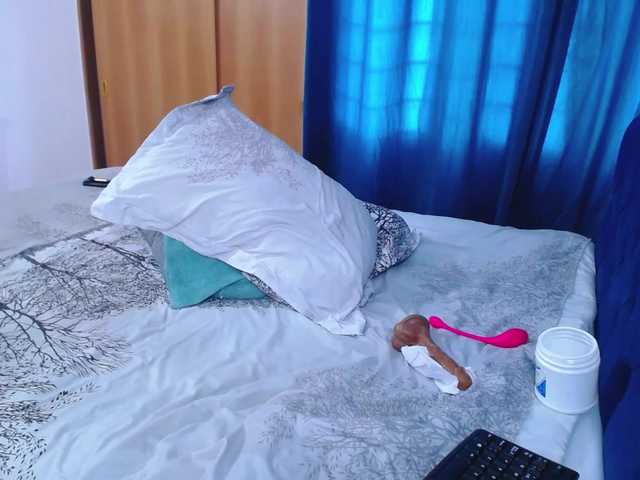 slutdirty's BongaCams show and profile