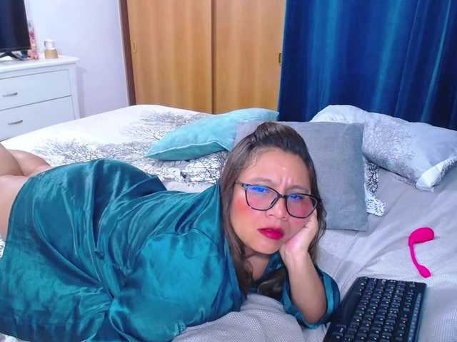 slutdirty's BongaCams show and profile