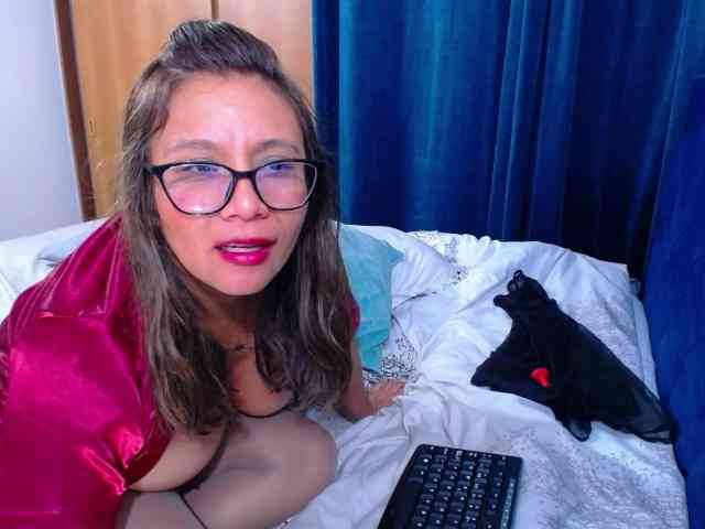 SlutDirty webcam