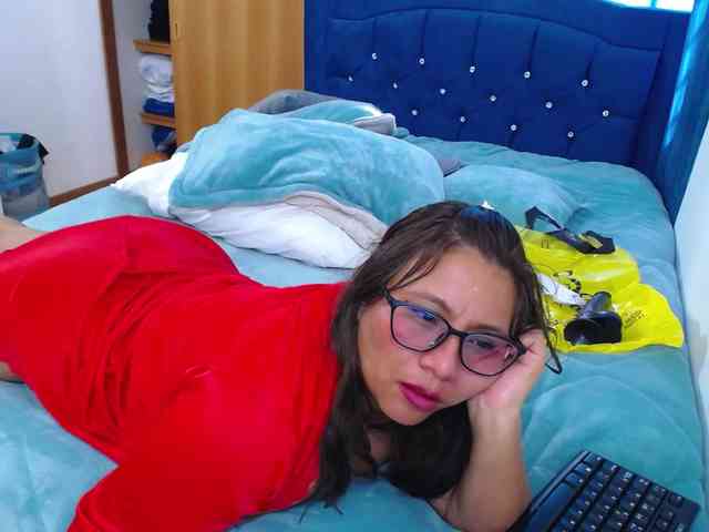 SlutDirty webcam