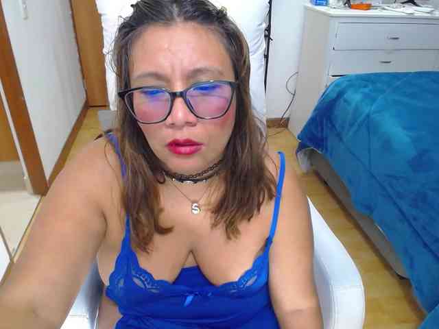 SlutDirty webcam