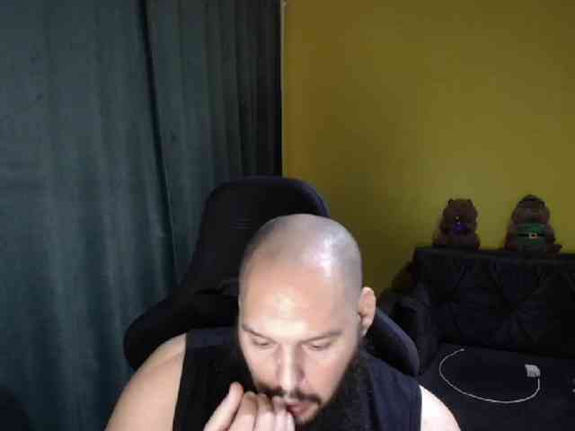 guessswho24 Live Webcam on BongaCams