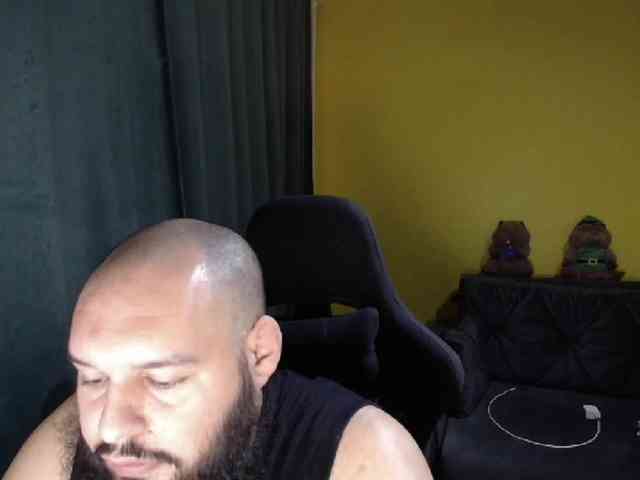 guessswho24 Live Webcam on BongaCams