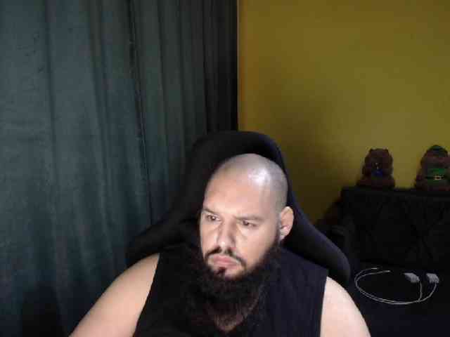 guessswho24 Live Webcam on BongaCams