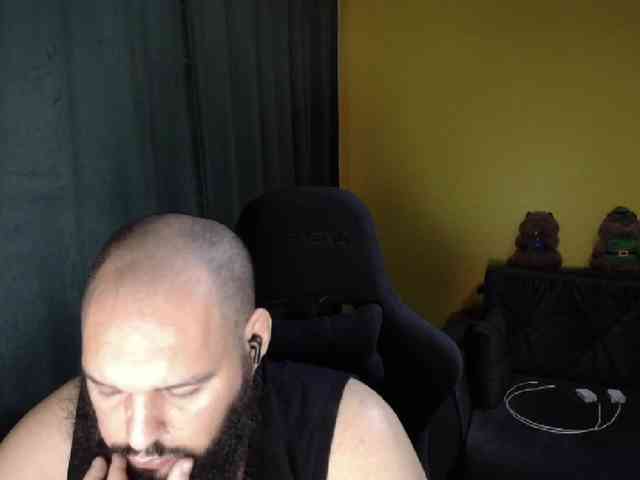 guessswho24 Live Webcam on BongaCams