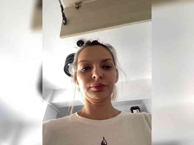 AmelieX69 webcam