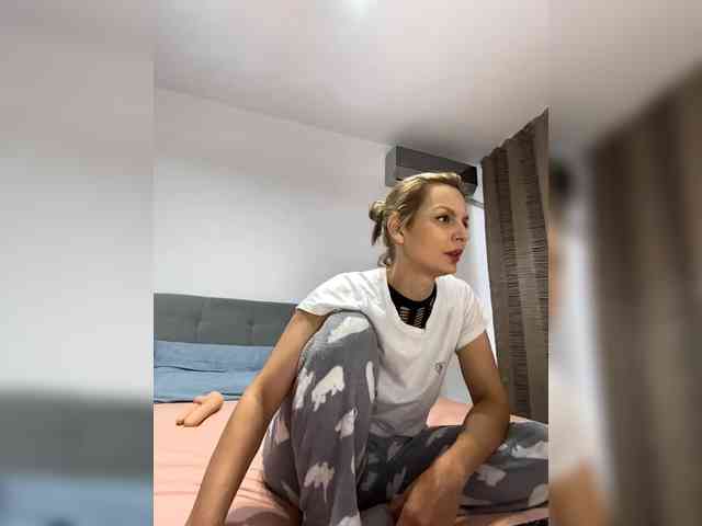 AmelieX69 webcam