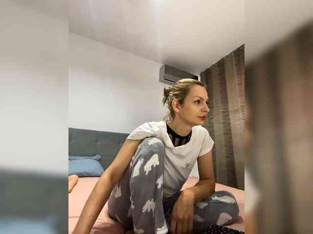 AmelieX69 webcam
