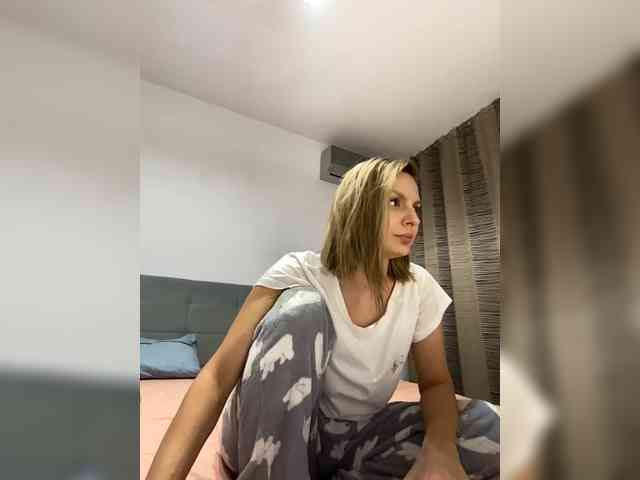 AmelieX69 webcam