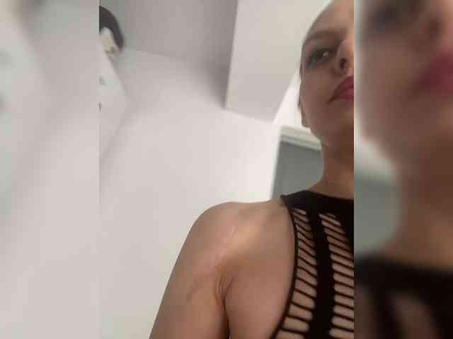 AmelieX69 webcam