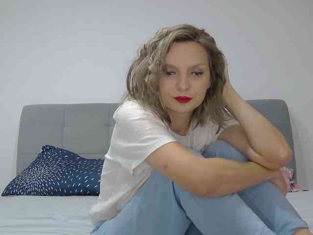 AmelieX69 webcam