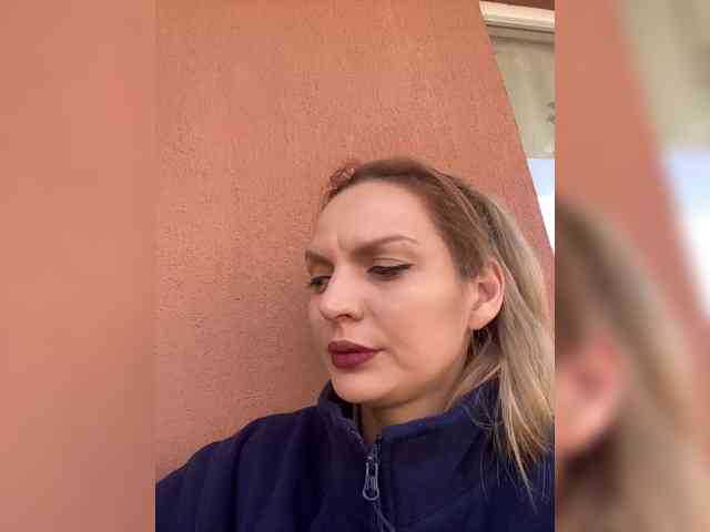 AmelieX69 webcam