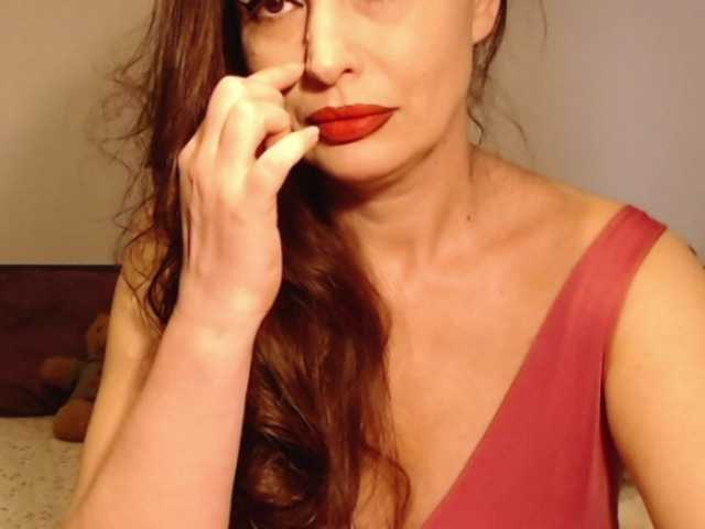 ellaine's BongaCams show and profile