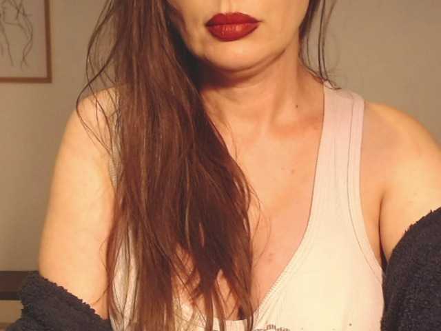 ellaine's BongaCams show and profile