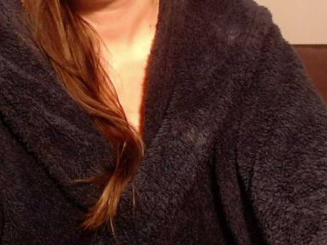 ellaine's BongaCams show and profile