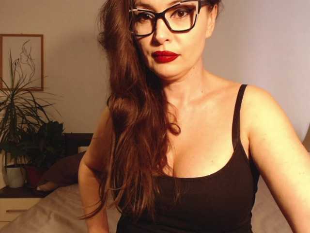 ellaine's BongaCams show and profile