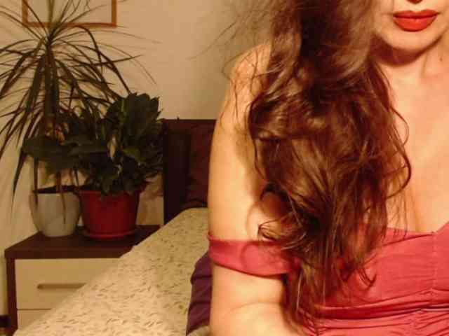 ellaine Live Webcam on BongaCams