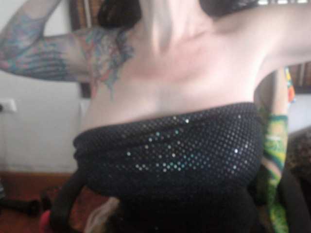 venusx1's BongaCams show and profile