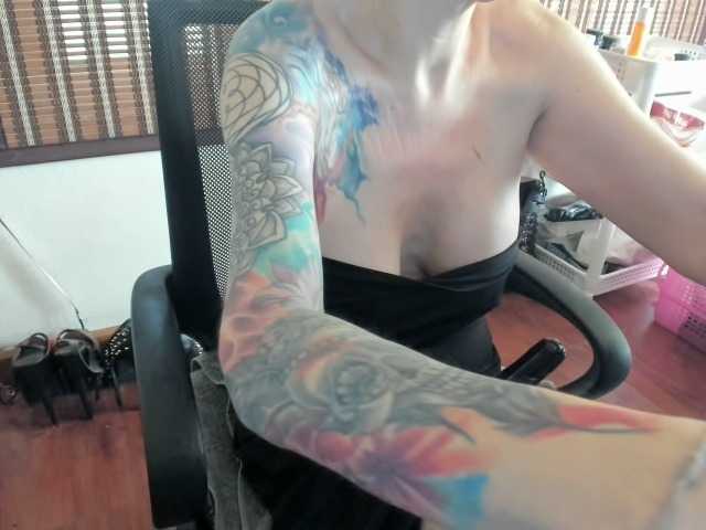 venusx1's BongaCams show and profile