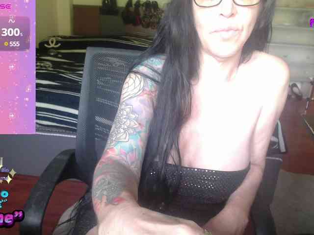 venusx1 Live Webcam on BongaCams