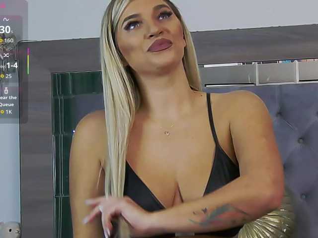 lorehottie's BongaCams show and profile