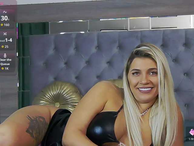 lorehottie's BongaCams show and profile