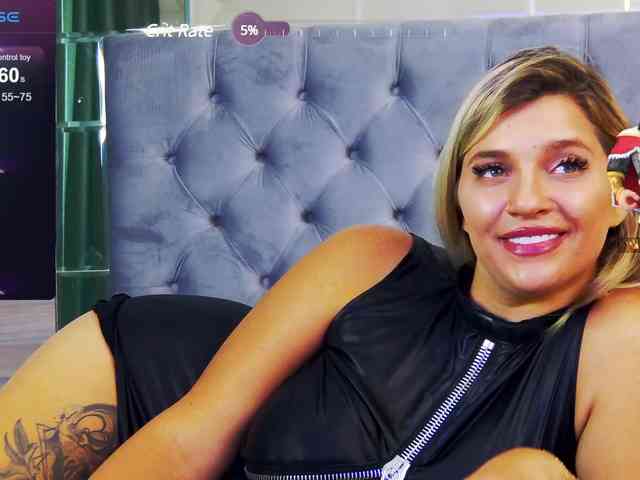 LoreHottie webcam