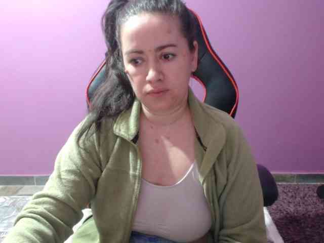 GldSquirt23 webcam