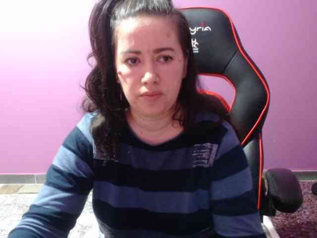 GldSquirt23 webcam