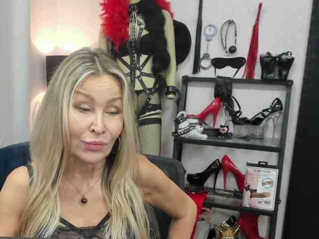 soft-crystal Live Webcam on BongaCams