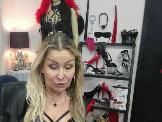 soft-crystal Live Webcam on BongaCams