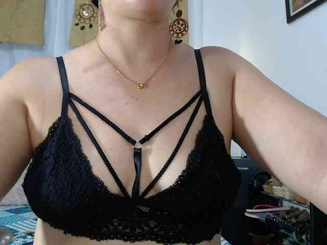 SaimaJayeb webcam