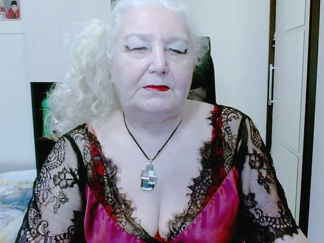 le modèle GrannyWants est en webcam porno dans un show sur le site bongacams, il possède les tags suivants: White/Caucasian,Blonde,Hairy