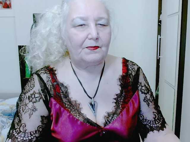 le modèle GrannyWants est en webcam porno dans un show sur le site bongacams, il possède les tags suivants: White/Caucasian,Blonde,Hairy