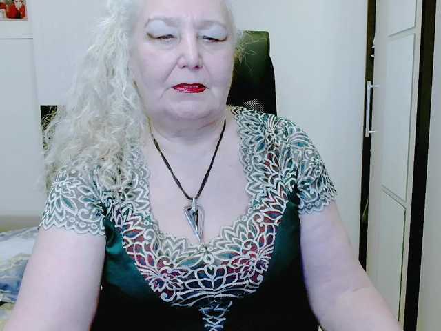 le modèle GrannyWants est en webcam porno dans un show sur le site bongacams, il possède les tags suivants: White/Caucasian,Blonde,Hairy