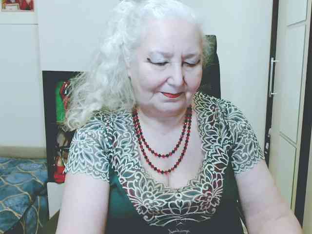 webcam striptease Grannywants