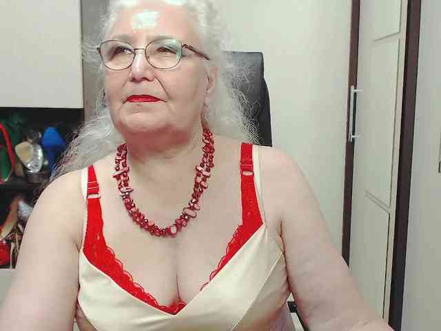 upskirt cam Grannywants