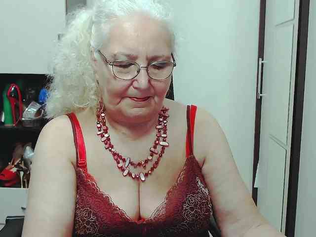 upskirt cam Grannywants
