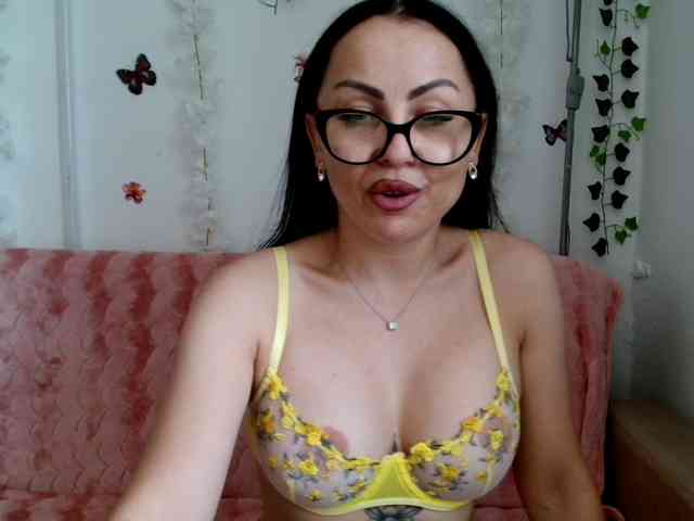 DivineAnne webcam