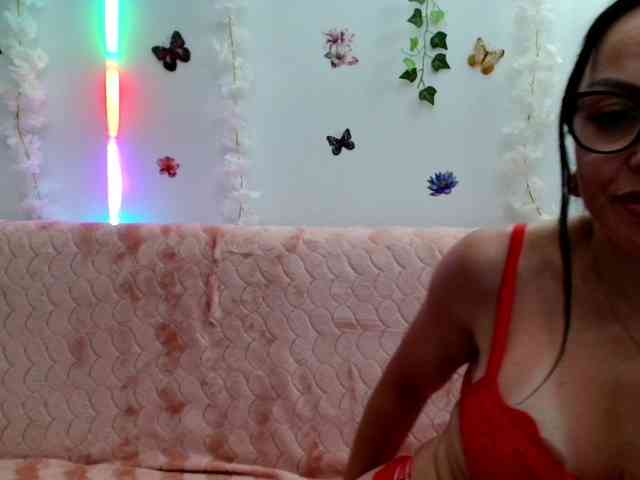 DivineAnne webcam